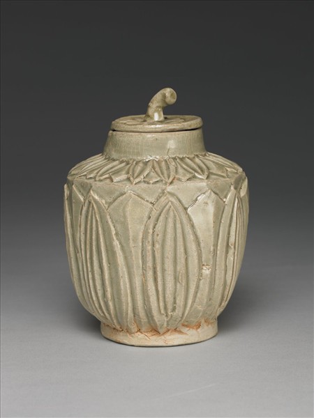 青瓷刻花蓋罐