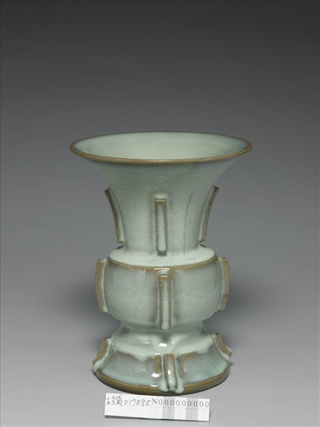 鈞窯 月白出戟瓷尊