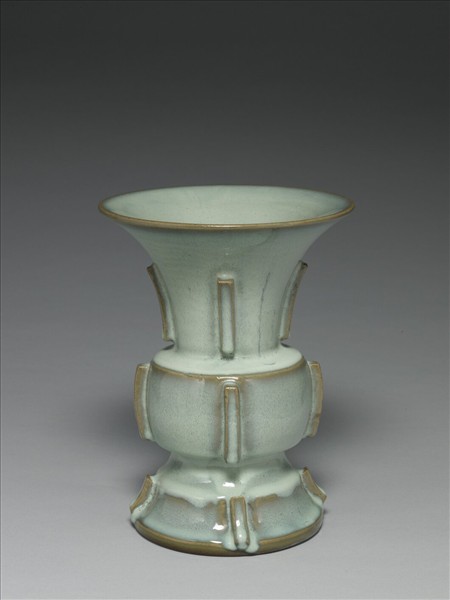 鈞窯月白出戟瓷尊- 故宮