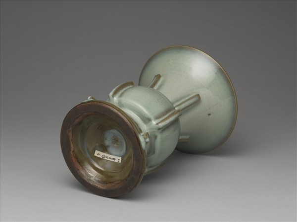 鈞窯 月白出戟瓷尊