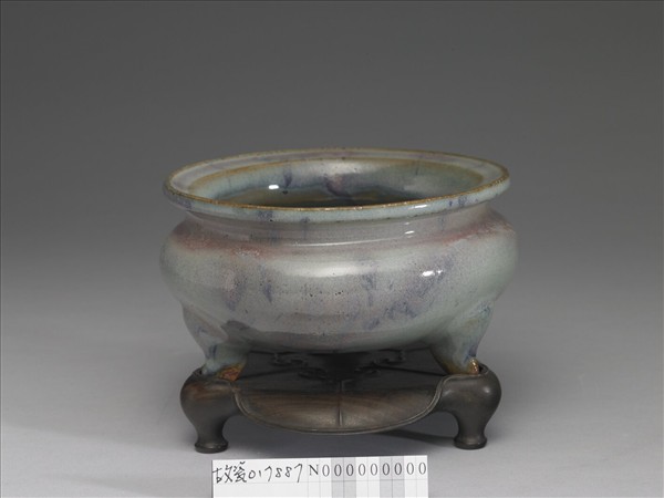 鈞窯 青釉紫斑三足爐