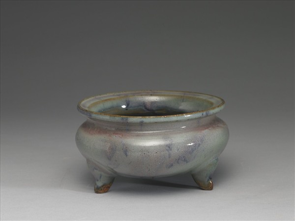 鈞窯 青釉紫斑三足爐