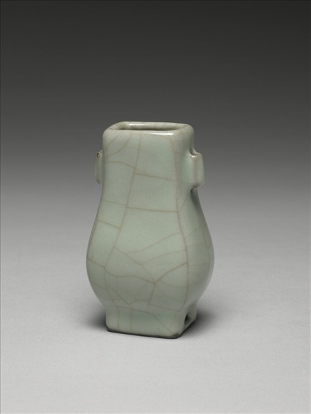 仿官釉青瓷貫耳壺