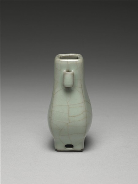 仿官釉青瓷貫耳壺