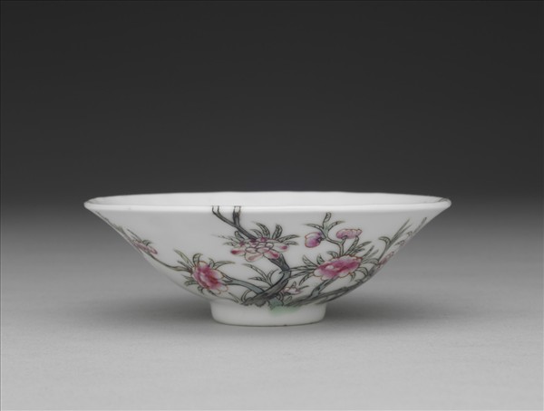 粉彩花卉杯