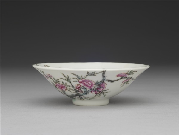 粉彩花卉杯