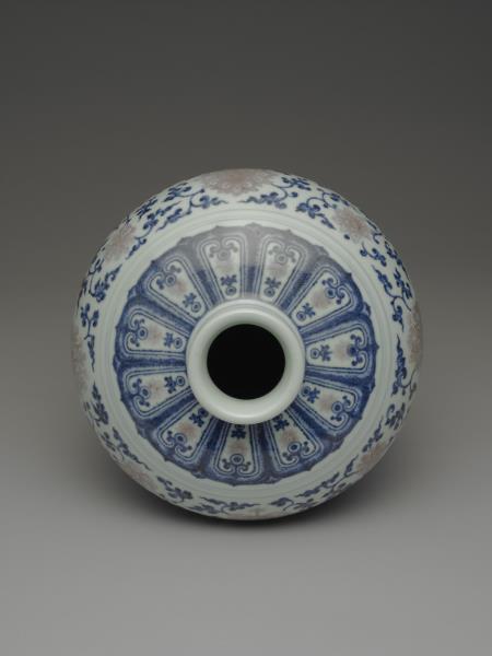 青花釉裡紅番蓮紋梅瓶