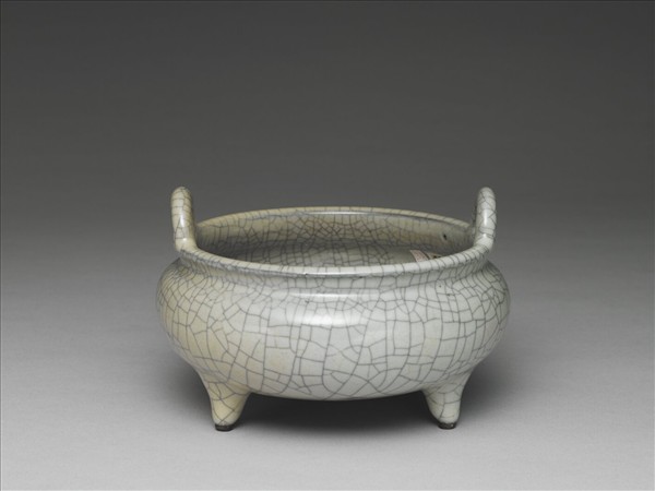 青瓷雙耳三足爐