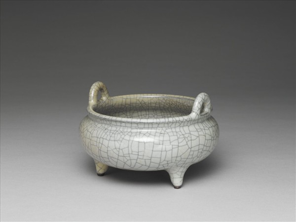 青瓷雙耳三足爐