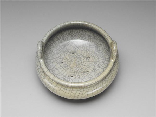 青瓷雙耳三足爐