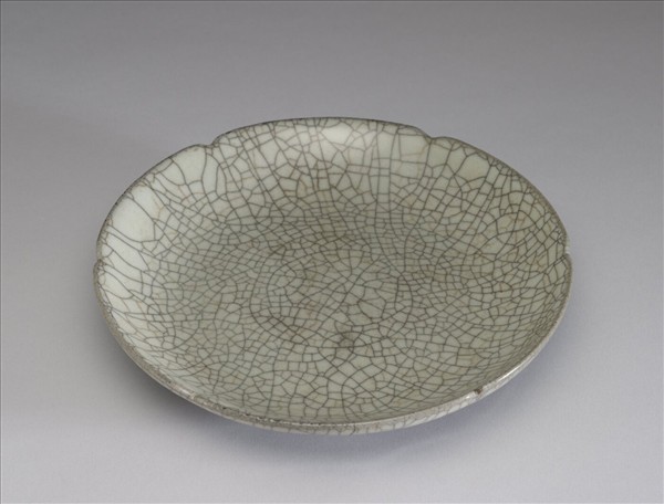 哥窯青瓷葵口盤