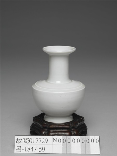 白瓷瓶