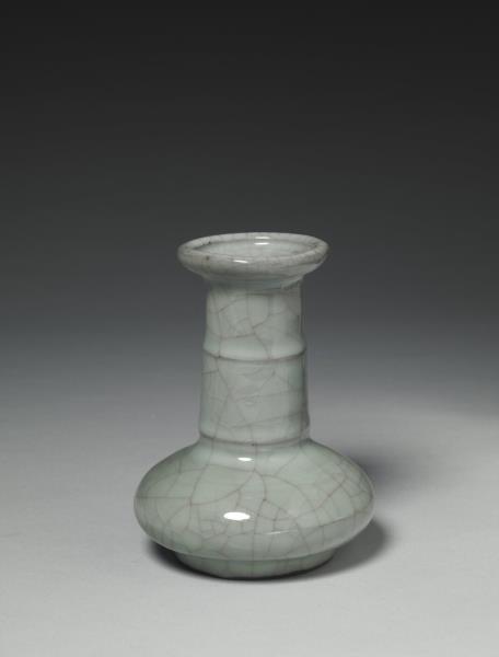 青瓷弦紋盤口瓶