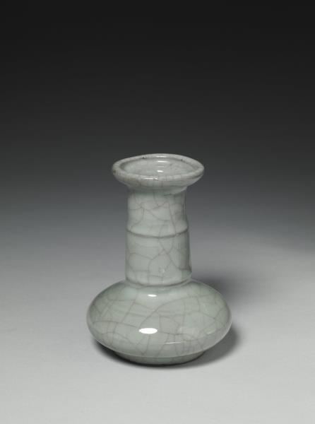 青瓷弦紋盤口瓶