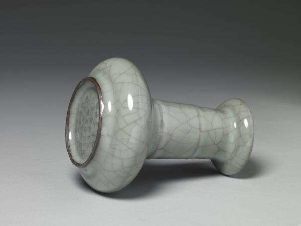 青瓷弦紋盤口瓶