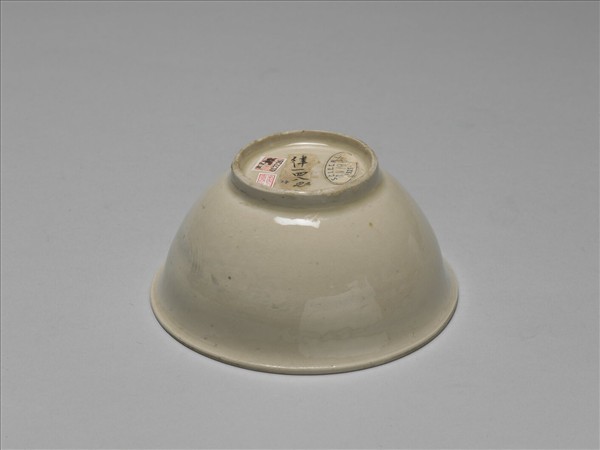 白瓷印花仙鶴紋碗