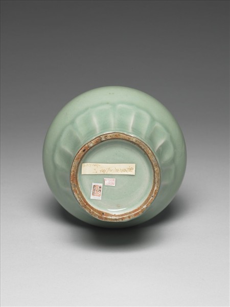 青瓷象耳長頸瓶