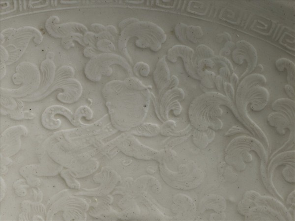 定窯 牙白印花孩兒臥榴碗