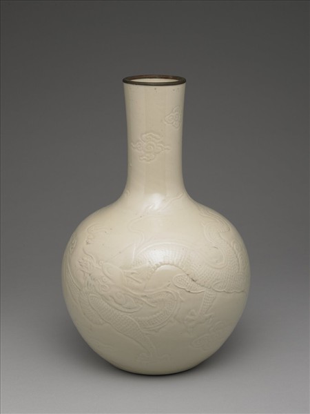 吉州窯 白瓷雲龍紋天球瓶
