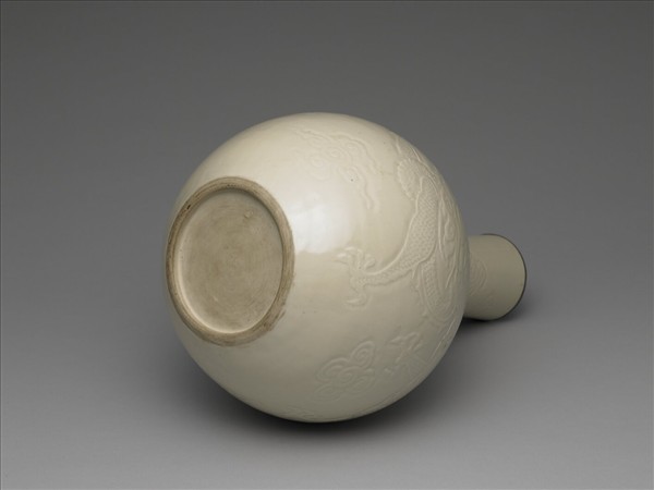 吉州窯 白瓷雲龍紋天球瓶