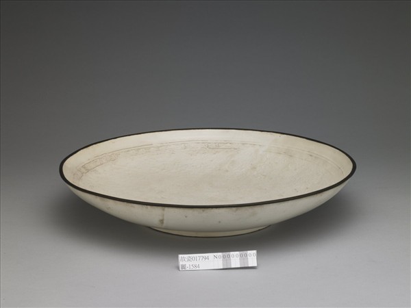 定窯 白瓷雲龍紋盤