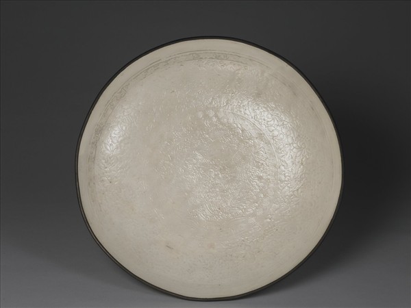 定窯 白瓷雲龍紋盤