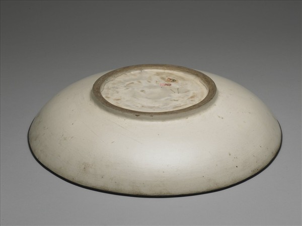 定窯 白瓷雲龍紋盤