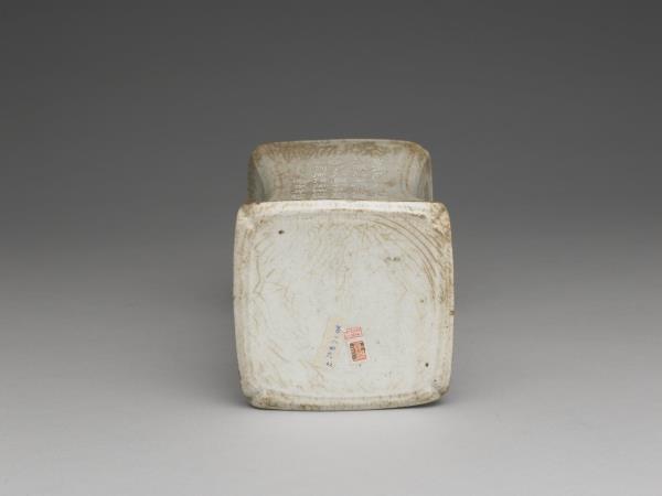 青白瓷水波紋枕