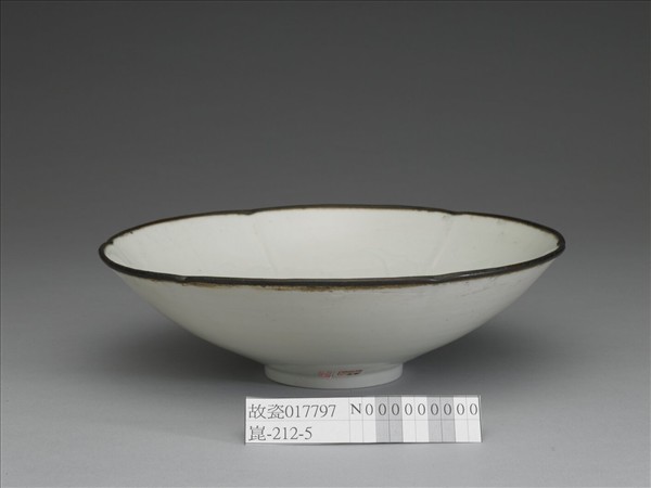  景德鎮窯系 青白瓷劃花芙蓉葵花式碗