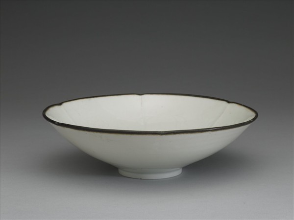  景德鎮窯系 青白瓷劃花芙蓉葵花式碗