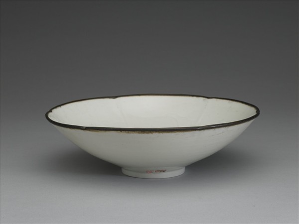  景德鎮窯系 青白瓷劃花芙蓉葵花式碗