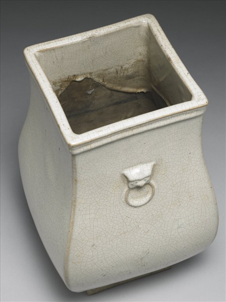 石灣窯 白瓷獸環鈁