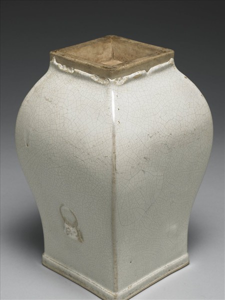 石灣窯 白瓷獸環鈁