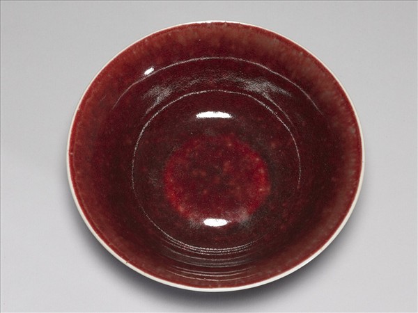 紅釉碗