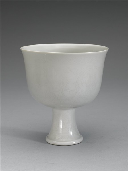 甜白番蓮八寶紋高足杯- 故宮