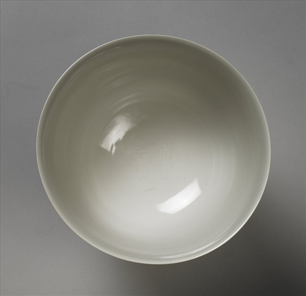 甜白番蓮八寶紋高足杯