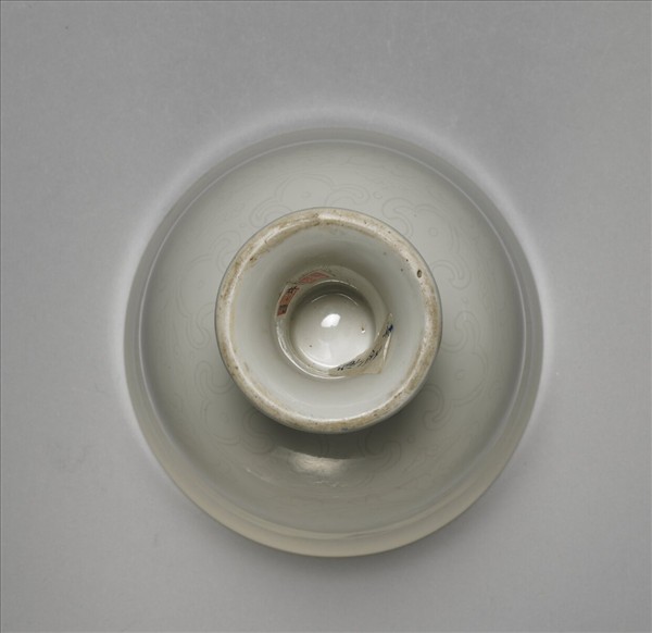 甜白番蓮八寶紋高足杯