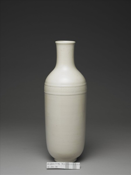 白瓷印花長頸瓶