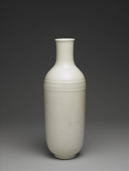 白瓷印花長頸瓶