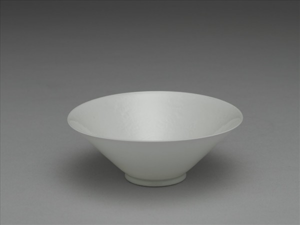 甜白番蓮八寶紋撇口小碗