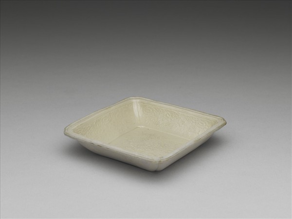 白瓷印花菊花方洗