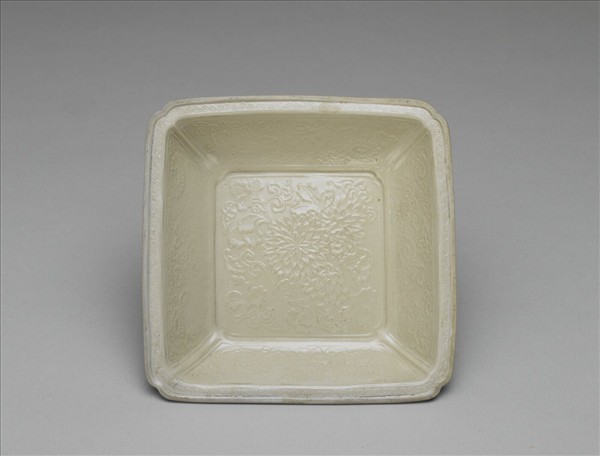 白瓷印花菊花方洗