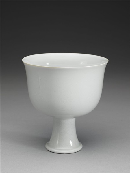 甜白番蓮八寶紋高足杯