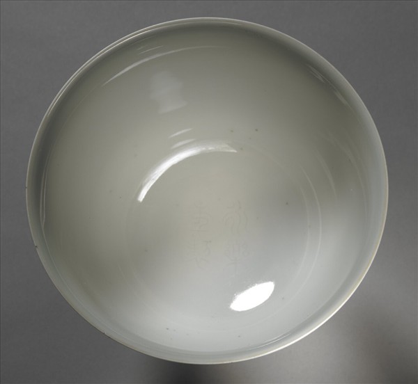 甜白番蓮八寶紋高足杯