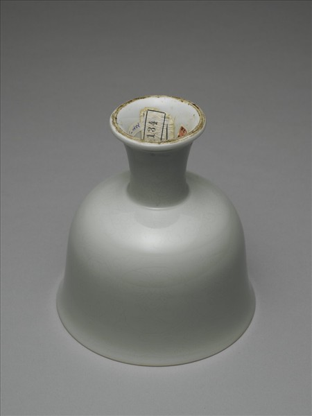 甜白番蓮八寶紋高足杯