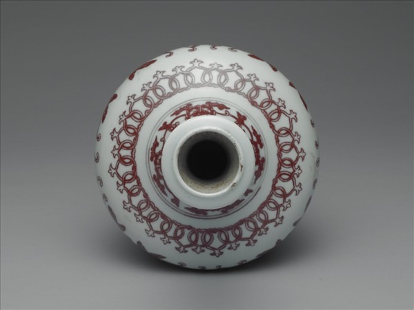 釉裡紅番蓮紋瓶