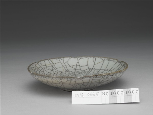 哥窯 青瓷葵口碟