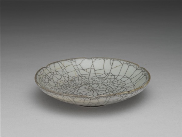 哥窯 青瓷葵口碟