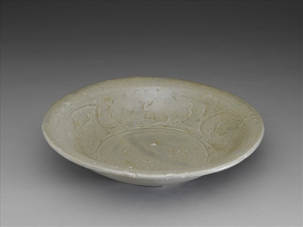 青瓷劃花盤