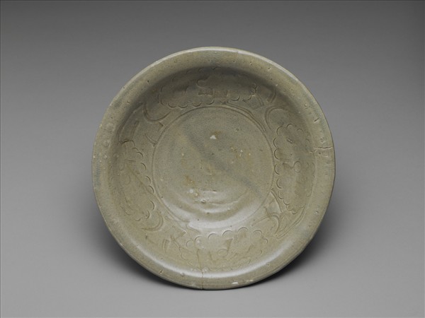 青瓷劃花盤